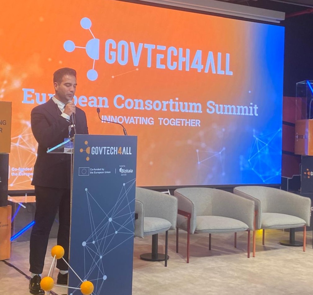 image with seminar introduction by Federico Ianulli