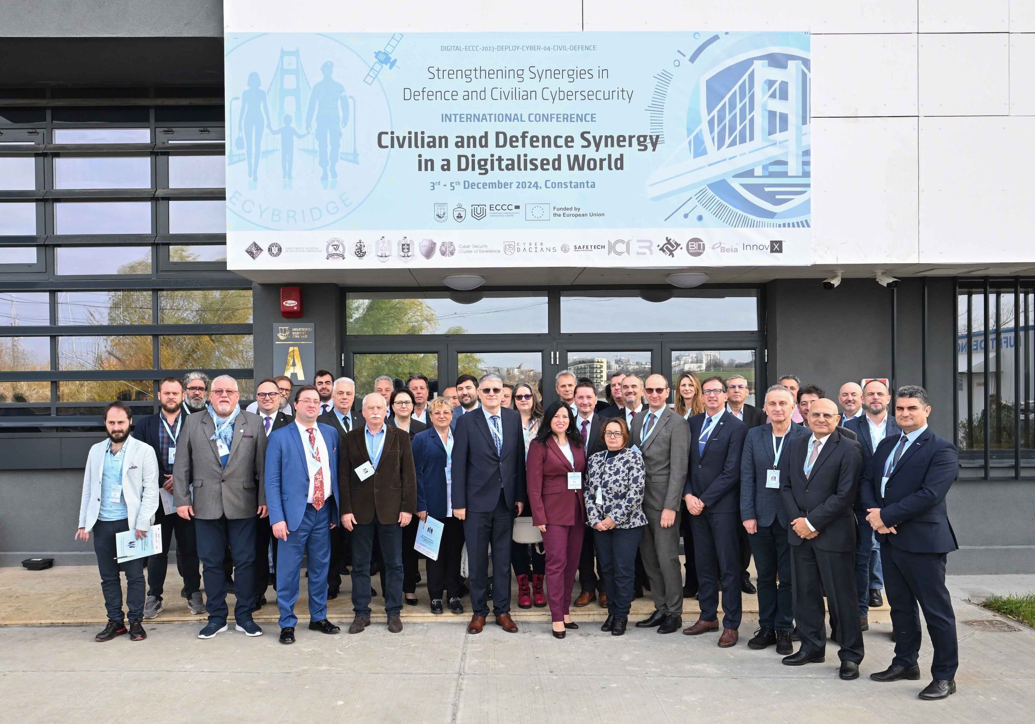 Group Picture in front of the conference's building